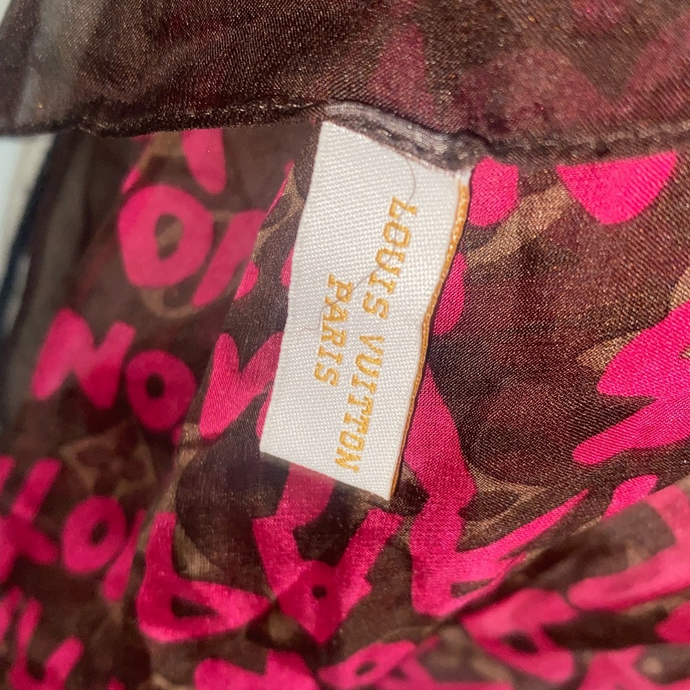 Louis Vuitton Stylish Pink and Brown Scarf - Picture 4 of 5
